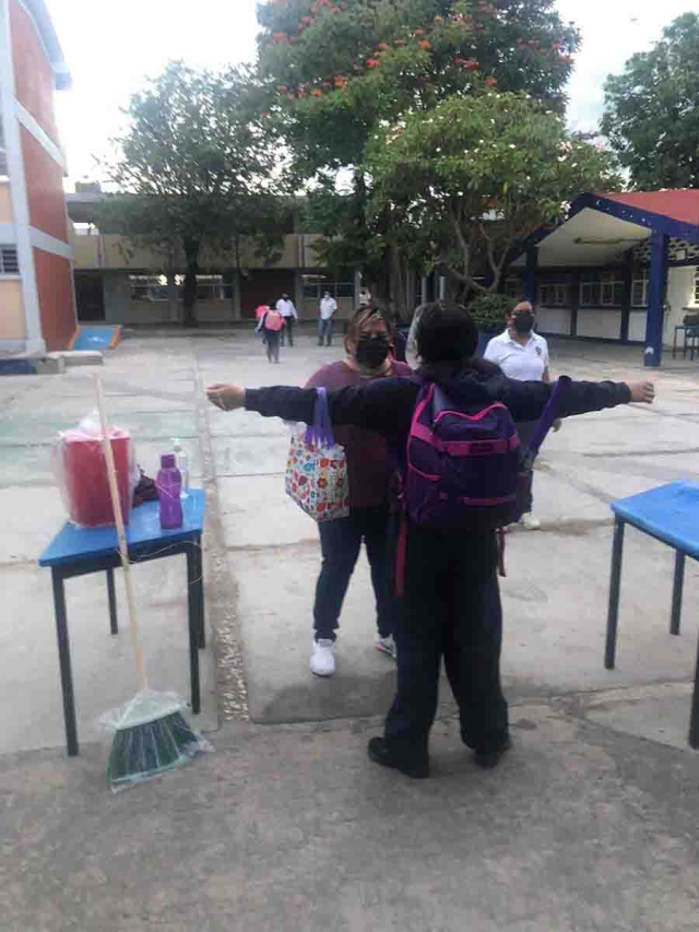 Ayer regresaron a clases los alumnos de la Secundaria “Benito Juárez” de Jojutla, pero no podrán ocupar los laboratorios porque no cuentan con equipo.
