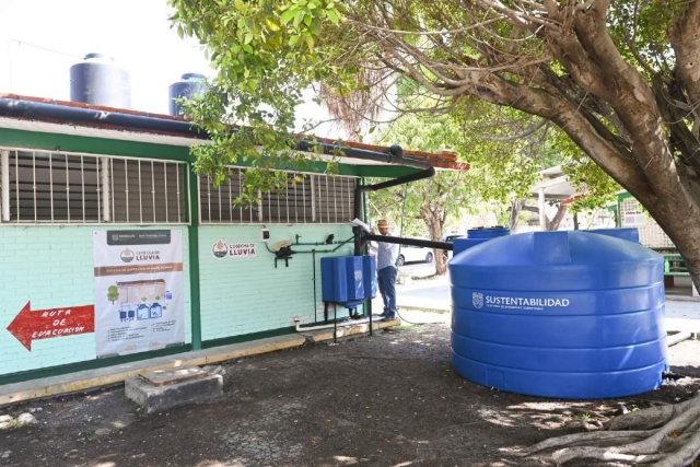 Aunque no padece de escasez de agua, la escuela fue seleccionada por su gran cantidad de estudiantes.