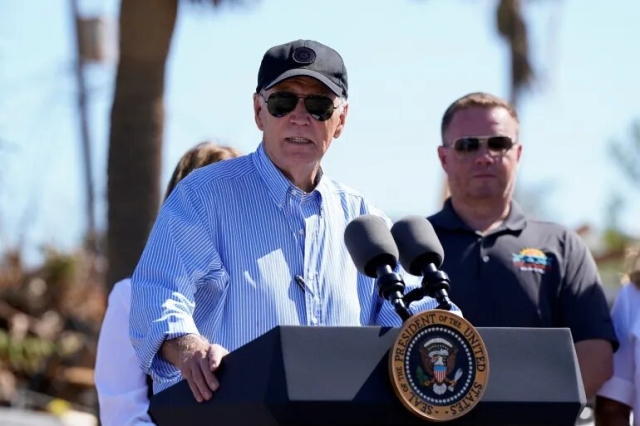 Biden recorre Florida para evaluar daños por huracanes y anuncia paquete de ayuda