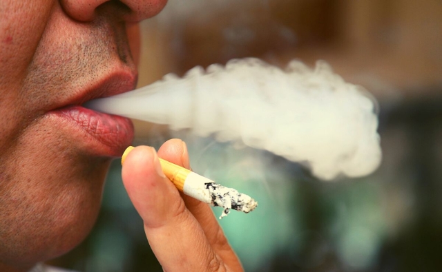 Queda prohibido fumar en los lugares públicos de todo México