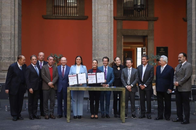 A la firma del convenio asistieron los miembros del Patronato de la Fundación Teletón A.C., empresarios de diversos medios de comunicación y del ramo de la construcción.