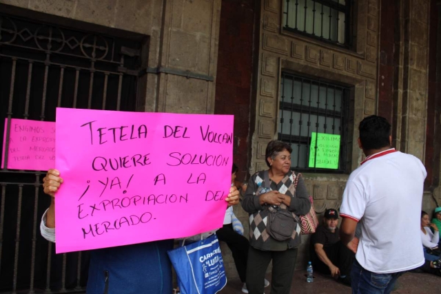 Pobladores se manifestaron en el palacio de gobierno.