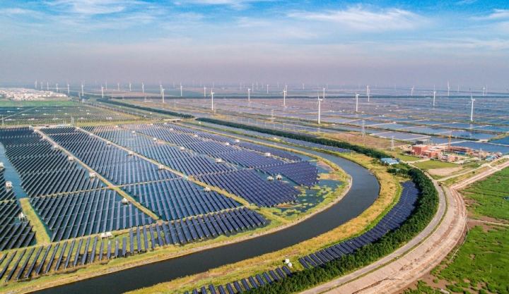 China lidera el futuro energético con tecnología solar y eólica