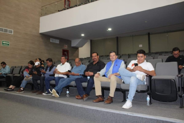 Transportistas acudieron a la sesión legislativa de la noche del jueves para conocer las posibles adecuaciones a la ley vigente.