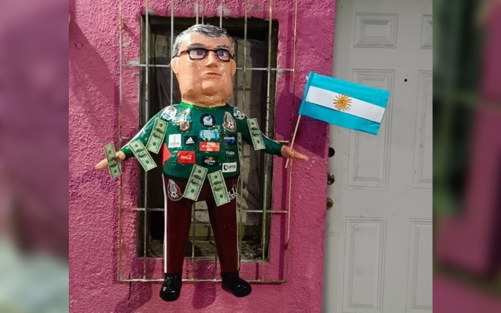 Así es la piñata del Tata Martino que ridiculizó su fracaso con México en Qatar