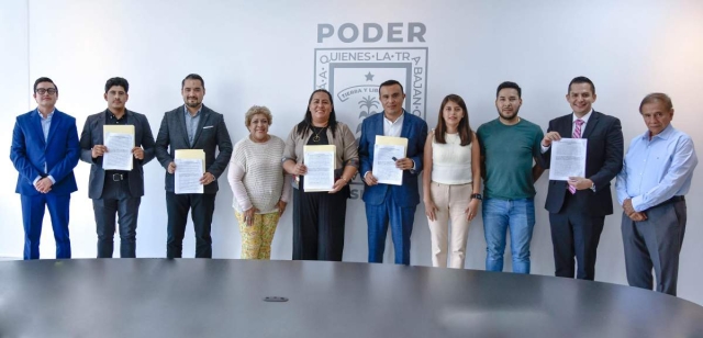 Este viernes se firmó la entrega-recepción entre la saliente y la nueva Mesa Directiva del Congreso.