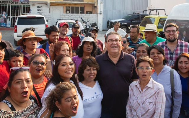 Festeja Víctor Mercado un aniversario más de la colonia Josefa Ortiz de Domínguez junto a autoridades locales y vecinos de Jiutepec