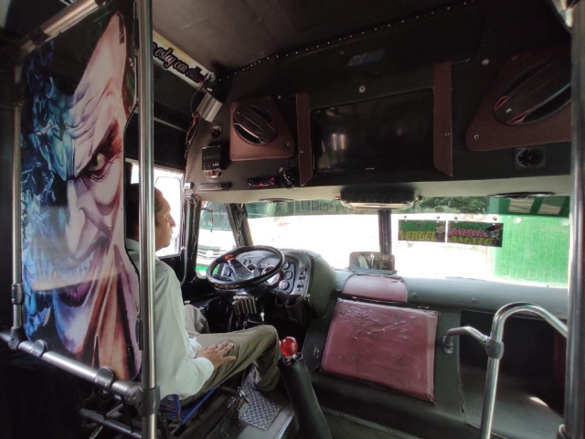 Aunque el volante no era el sueño de Ismael, ya lleva 16 años dedicándose al transporte público.