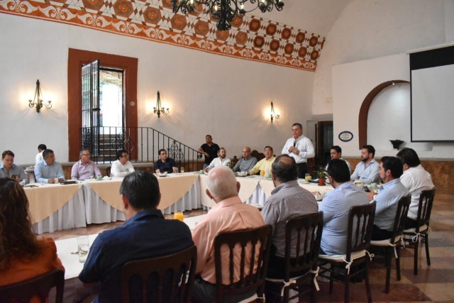 Alcalde de Jiutepec se reúne con representantes del sector empresarial