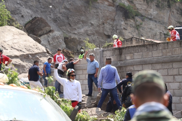 Cuatro personas rescatadas de un derrumbe en la colonia Los Pilares