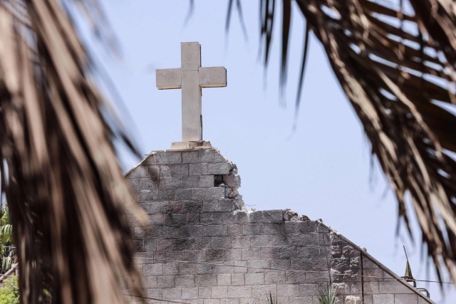 Israel ataca la única iglesia católica de Gaza; León XIV pide un alto al fuego