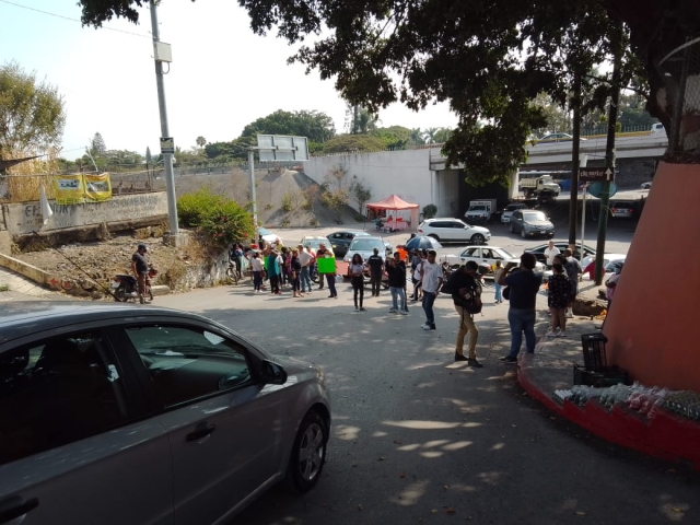Protestan vecinos de Acapantzingo por la falta de agua potable