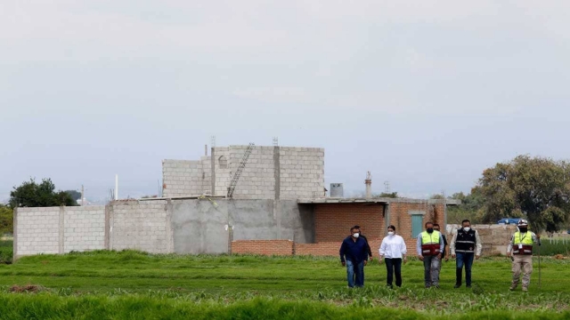 Darán &quot;casa nueva y terreno&quot; a familia afectada por el socavón en Puebla