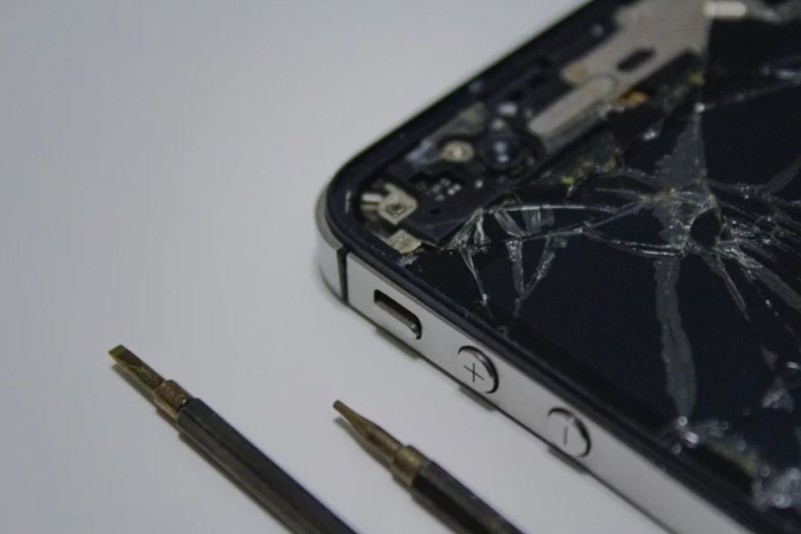 Muy pocos usuarios repararían su iPhone en casa: ¿Por qué?