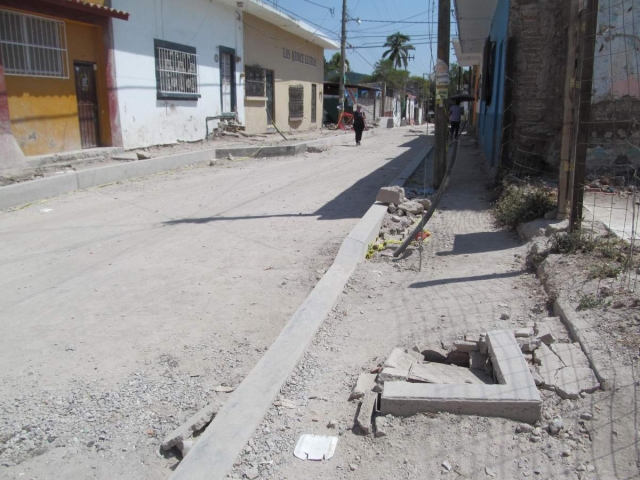  La representante de la Sedatu en Morelos reveló que aunque contaban con presupuesto, se llevaron a los trabajadores para terminar otras obras y ahora los regresarán a las que quedaron pendientes, como la calle Ricardo Sánchez.