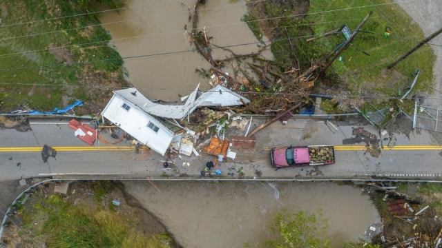 Al menos 26 personas murieron por inundaciones en Kentucky, EU