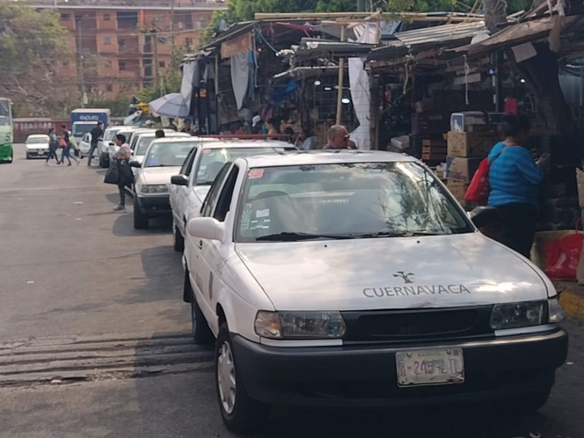 Eluden taxistas la compra de unidades