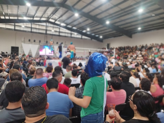 Disfrutan de función de Lucha Libre AAA en Jojutla