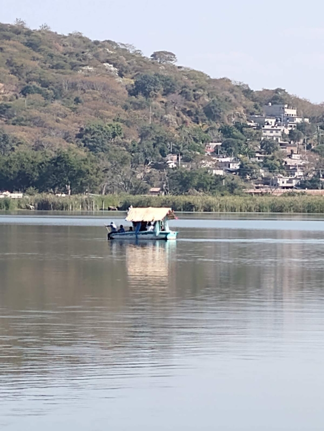 La pesca es una de las principales actividades que se realizan en torno a la laguna de Coatetelco.