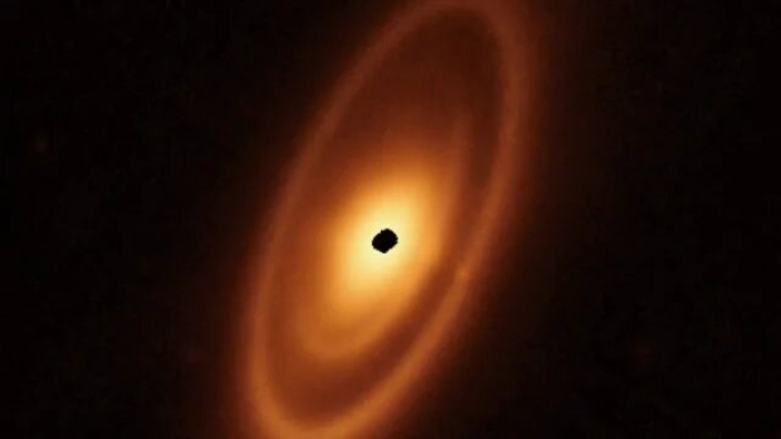 Revelan que estrella Fomalhaut podría tener un complejo sistema planetario