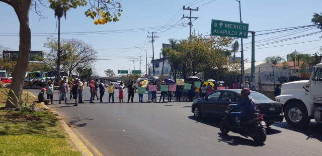 Por segundo día consecutivo, vecinos de la colonia Satélite protestan por la falta de agua