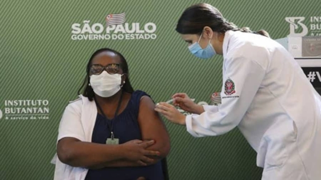 Brasil aplicará cuarta dosis de vacuna COVID.