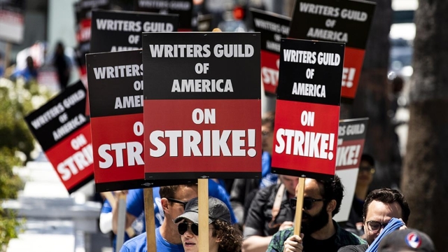 Negociaciones clave: Hollywood podría poner fin a la huelga de guionistas