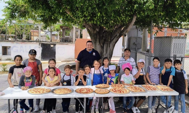 Los niños aprendieron a elaborar pizza.