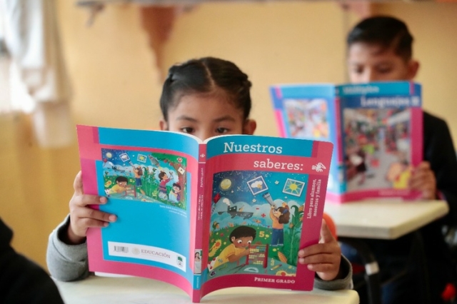 Maestros de Coahuila y Chihuahua exigen que den los libros