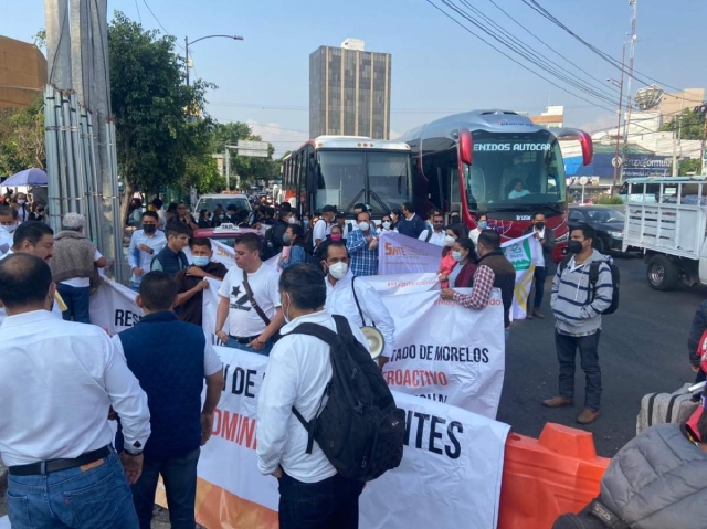 Profesores homologados de la entidad protestan en la Ciudad de México