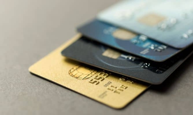 ¿Los depósitos en efectivo a tarjetas de crédito te pueden meter en problemas con el SAT?