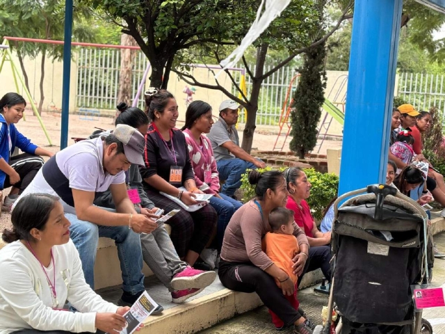 Padres de familia participaron en los talleres.