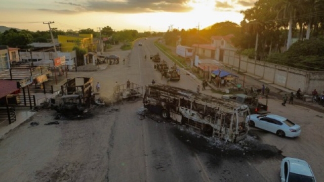 Violencia estalla en Sinaloa: Ataque a militares y bloqueos en Culiacán