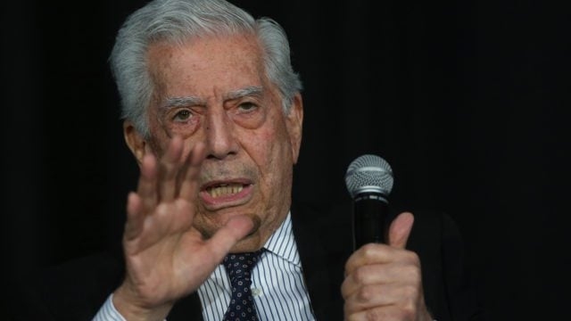 Mario Vargas Llosa es hospitalizado por segunda vez por Covid-19