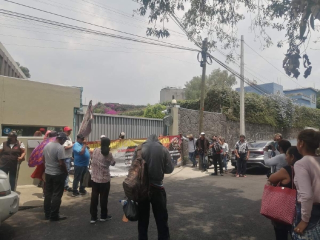 Los ejidatarios se movilizaron este miércoles en la Ciudad de México. Reclamaron la intervención del presidente Andrés Manuel López Obrador ante la falta de respuestas por parte de la SICT.  