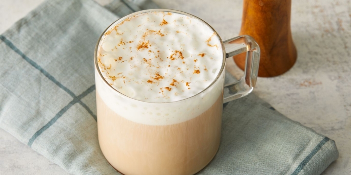 Dale un toque diferente a tu desayuno con un chai latte casero