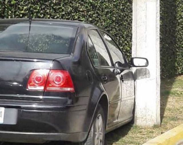 Abandonan un auto en Zacatepec