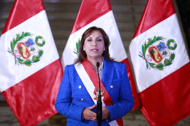 Fiscalía cita a presidenta de Perú a declarar por muertes en protestas