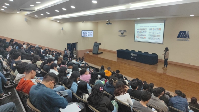 Estudiantes de Administración participan en la semana académica de la UAEM