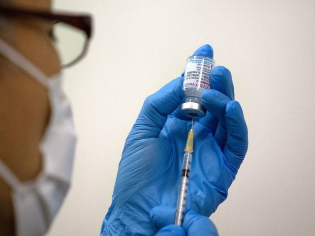 La vacuna de Moderna es eficaz en adolescentes y pedirá su autorización