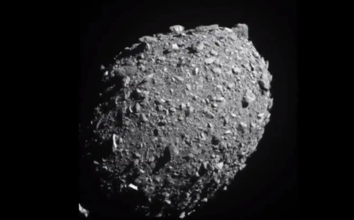 Nave de la NASA choca exitosamente contra asteroide para desviar su trayectoria