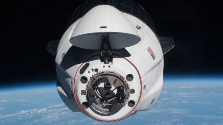 Cápsula Dragon de SpaceX regresa a la Tierra tras una misión en EEI