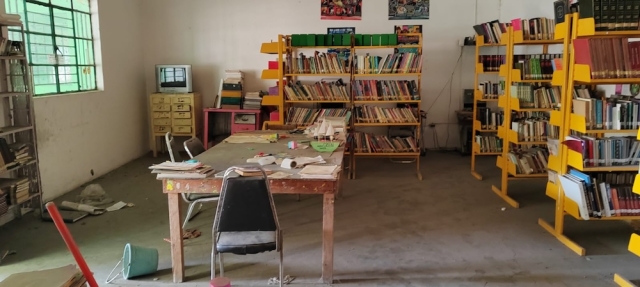 Tras abandono, limpiarán la biblioteca de Tetelpa