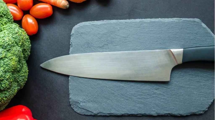 Cómo afilar tus cuchillos con cosas que tienes en casa