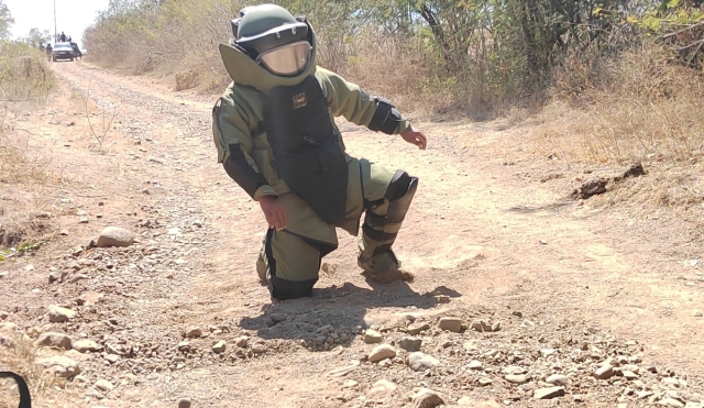 Ejército ubica 250 minas en caminos de terracería de Michoacán