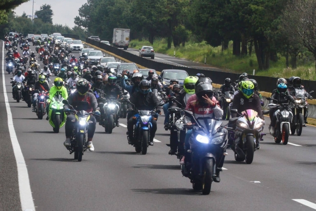 Rodada en honor a los motociclistas fallecidos en la México-Cuernavaca.