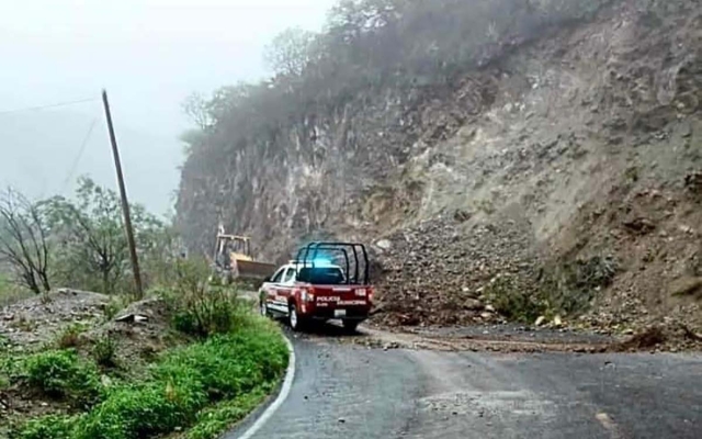 Fuertes lluvias en Oaxaca causan derrumbes y afectan carreteras