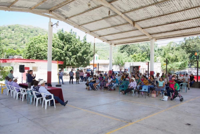 Vecinos aprovecharon la realización de un cabildo en su comunidad para externar la situación en que viven y la necesidad de mejoras.  