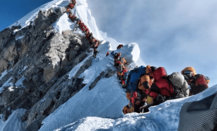 China instalará una estación meteorológica en la cima del Everest
