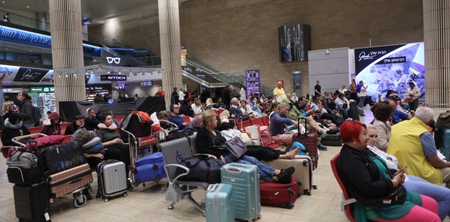 Previo a ser repatriados, mexicanos cantan &#039;Cielito Lindo&#039; en aeropuerto de Tel Aviv